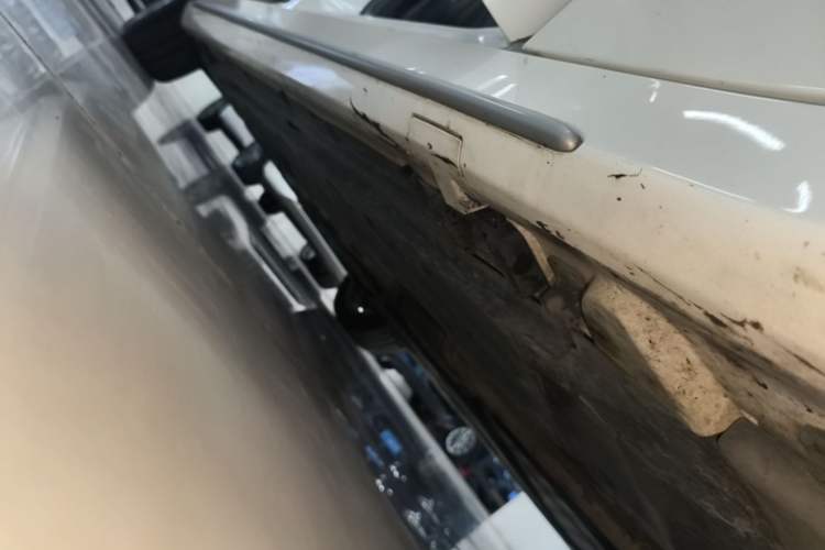 Used Mercedes-Benz C-Class 2019 C 180 L Fashion Edition Sport Version Right Side Sill