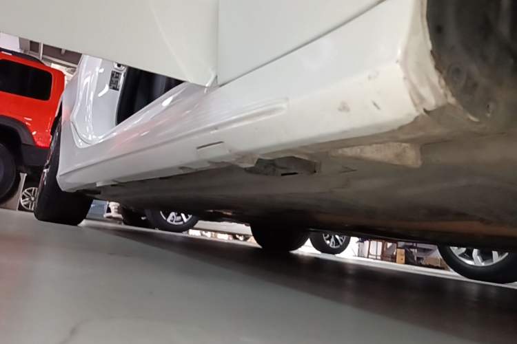 Used Mercedes-Benz C-Class 2019 C 260 Coupe Right Side Sill
