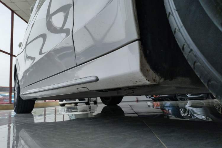 Used Mercedes-Benz C-Class 2019 C 180 L Fashion Edition Sport Version Right Side Sill