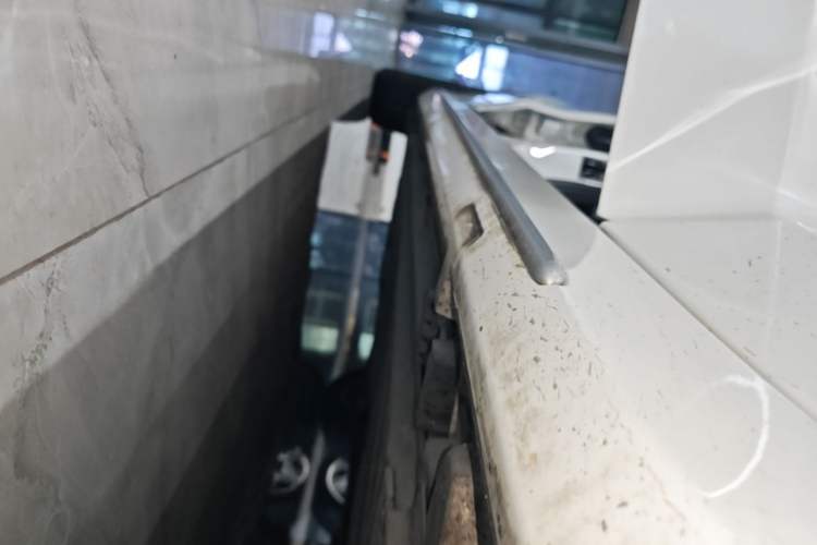 Used Mercedes-Benz C-Class 2019 C 180 L Fashion Edition Sport Version Right Side Sill