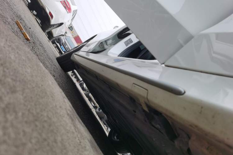 Used Mercedes-Benz C-Class 2019 C 260 L Sport Edition Right Side Sill