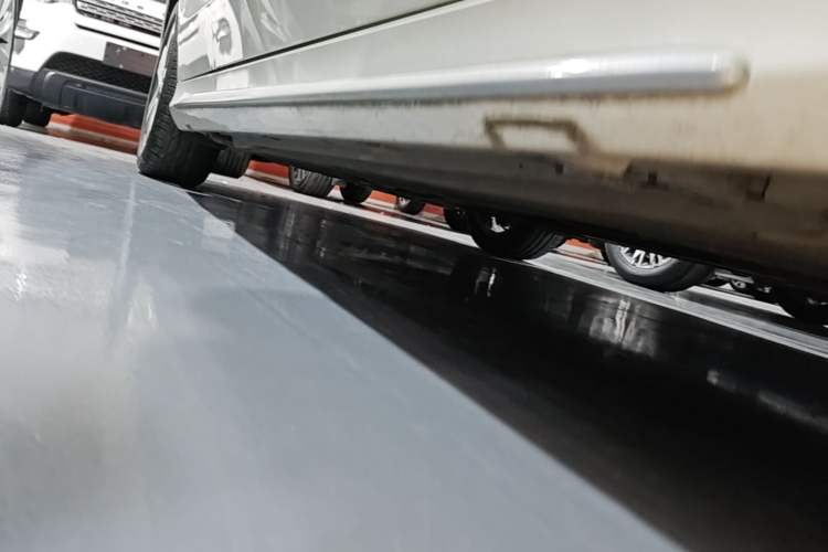 Used Mercedes-Benz C-Class 2019 Restyled C 260 L Sport Edition Right Side Sill
