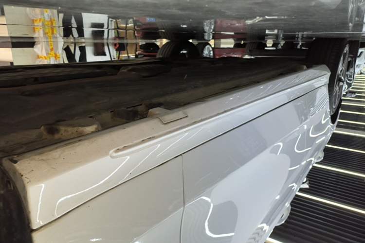 Used Mercedes-Benz C-Class 2019 C 260 Estate Right Side Sill