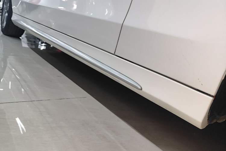 Used Mercedes-Benz C-Class 2019 Restyled C 260 L Sport Edition Right Side Sill