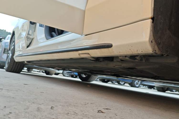 Used Mercedes-Benz C-Class 2019 C 260 Sport Edition Right Side Sill