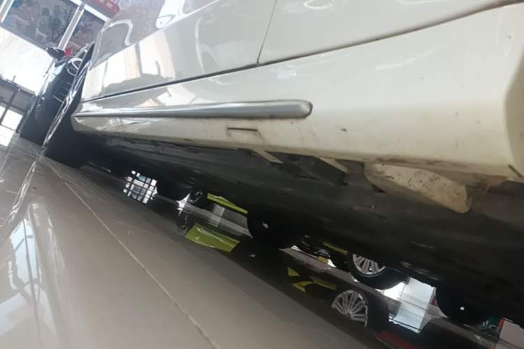 Used Mercedes-Benz C-Class 2019 C 260 L Sport Edition Right Side Sill