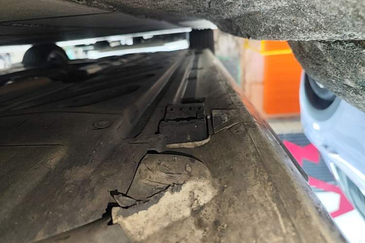 Used Mercedes-Benz C-Class 2019 C 260 L Sport Edition Right Side Sill