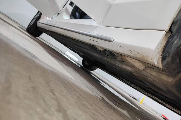 Used Mercedes-Benz C-Class 2019 Restyled C 260 L Sport Edition Right Side Sill