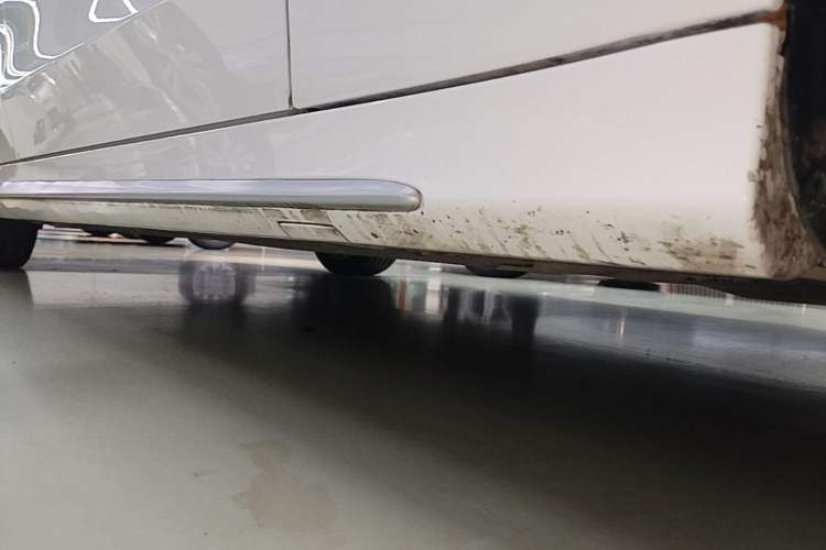 Used Mercedes-Benz C-Class 2019 Restyled C 260 L Sport Edition Right Side Sill
