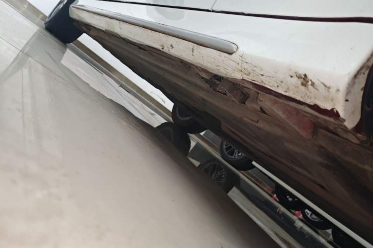 Used Mercedes-Benz C-Class 2019 Restyled C 260 L Sport Edition Right Side Sill