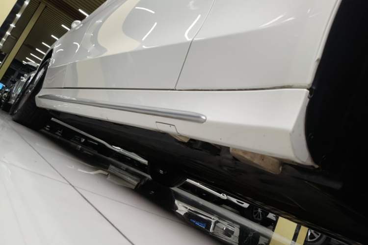 Used Mercedes-Benz C-Class 2019 Restyled C 260 L Sport Edition Right Side Sill