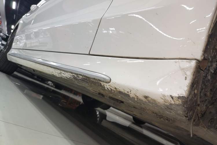 Used Mercedes-Benz C-Class 2019 Restyled C 260 L Sport Edition Right Side Sill