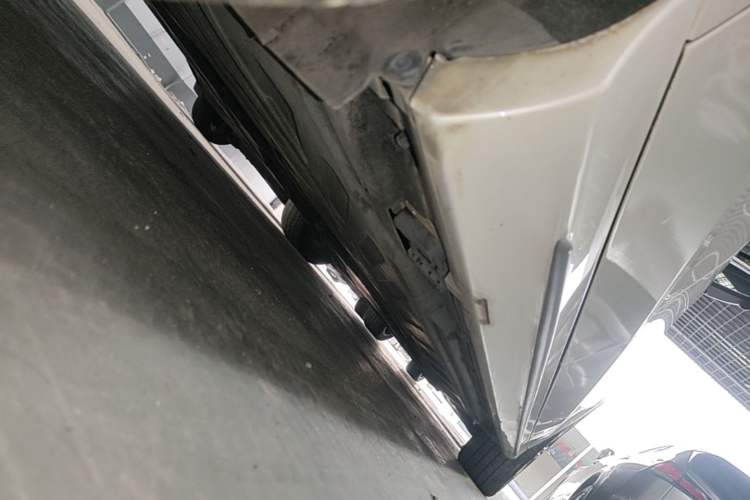 Used Mercedes-Benz C-Class 2019 C 260 L Sport Edition Right Side Sill