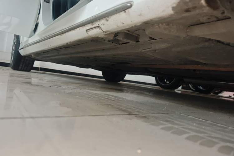 Used Mercedes-Benz C-Class 2019 C 260 Estate Right Side Sill