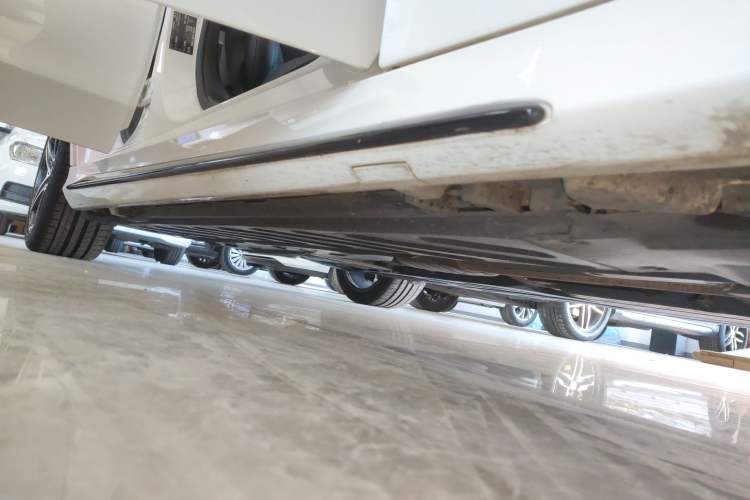 Used Mercedes-Benz C-Class 2019 C 260 Sport Edition 4MATIC Right Side Sill