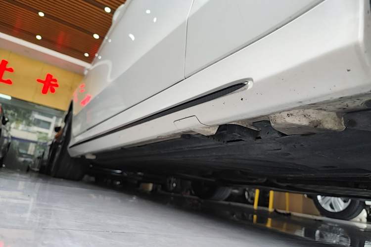 Used Mercedes-Benz C-Class 2019 C 260 Estate Right Side Sill