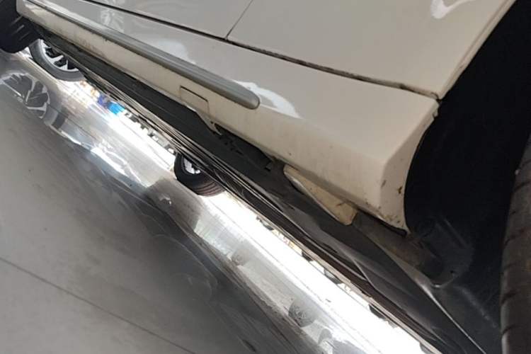 Used Mercedes-Benz C-Class 2019 Restyled C 260 L Sport Edition Right Side Sill