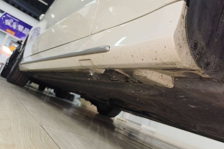 Used Mercedes-Benz C-Class 2019 Restyled C 260 L Sport Edition Right Side Sill