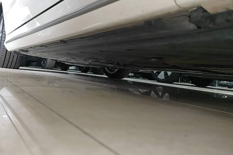 Used Mercedes-Benz C-Class 2019 C 180 L Fashion Edition Sport Version Right Side Sill