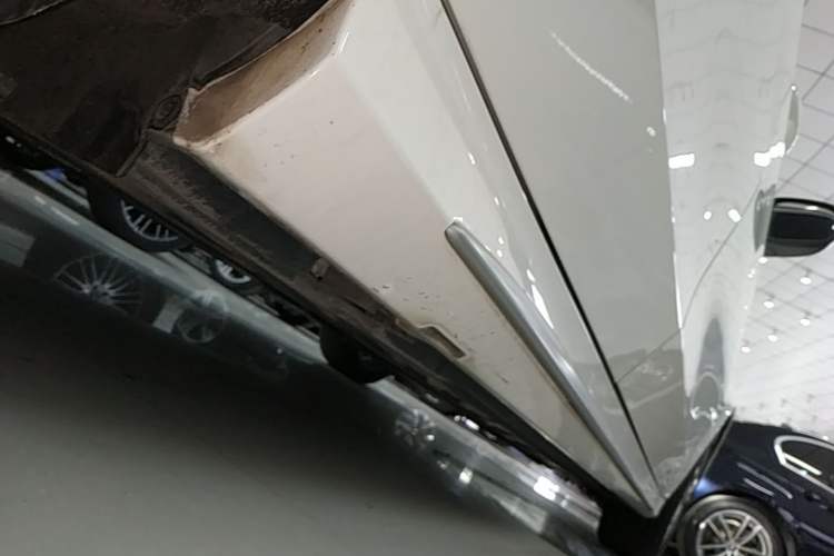 Used Mercedes-Benz C-Class 2019 C 180 L Fashion Edition Sport Version Right Side Sill