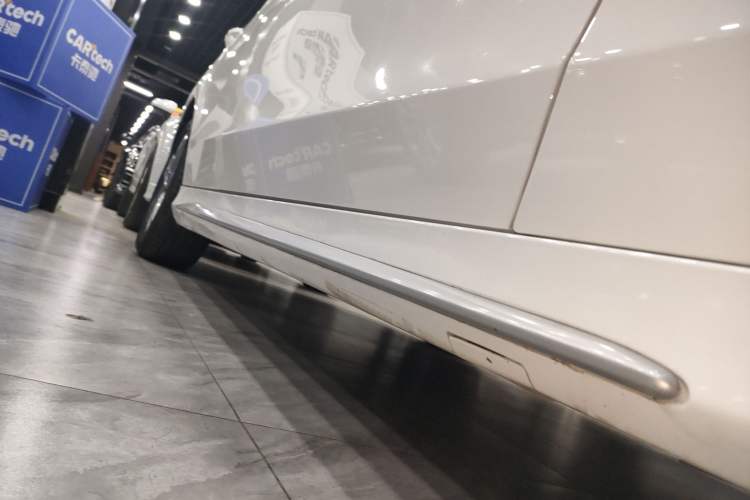 Used Mercedes-Benz C-Class 2019 Restyled C 260 L Sport Edition Right Side Sill