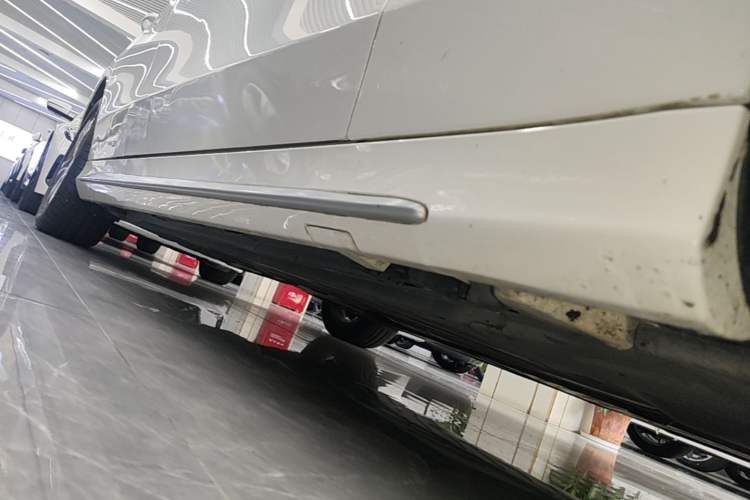 Used Mercedes-Benz C-Class 2019 Restyled C 260 L Sport Edition Right Side Sill