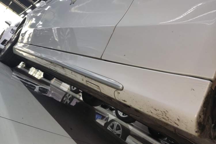 Used Mercedes-Benz C-Class 2019 Restyled C 260 L Sport Edition Right Side Sill