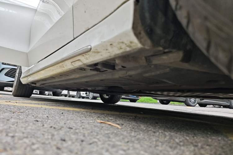 Used Mercedes-Benz C-Class 2019 C 260 L Sport Edition Right Side Sill