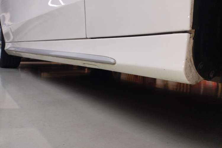 Used Mercedes-Benz C-Class 2019 C 260 L Sport Edition Right Side Sill
