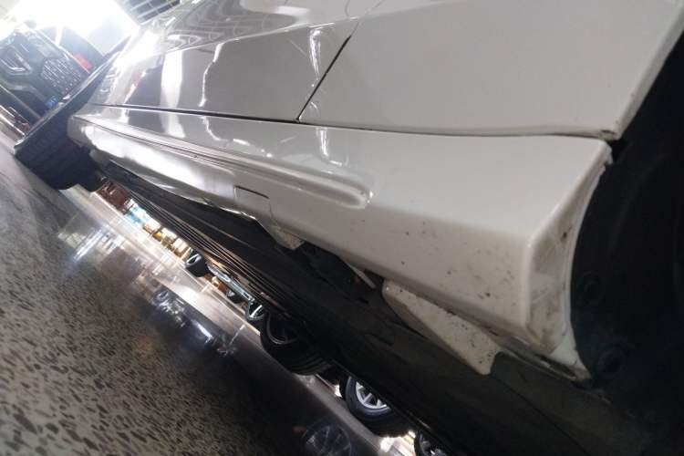 Used Mercedes-Benz C-Class 2019 C 260 Estate Right Side Sill