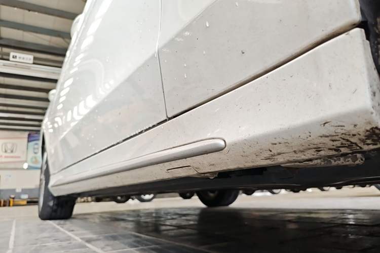 Used Mercedes-Benz C-Class 2019 C 180 L Fashion Edition Sport Version Right Side Sill