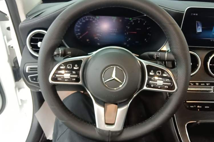 Used Mercedes-Benz C-Class 2019 Facelift C 260 L 4MATIC Sport Edition Steering Wheel