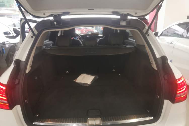 Used Mercedes-Benz C-Class 2019 C 260 Estate Trunk