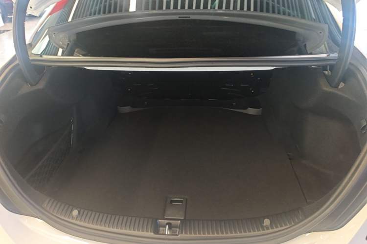 Used Mercedes-Benz C-Class 2019 C 180 L Fashion Edition Sport Version Trunk