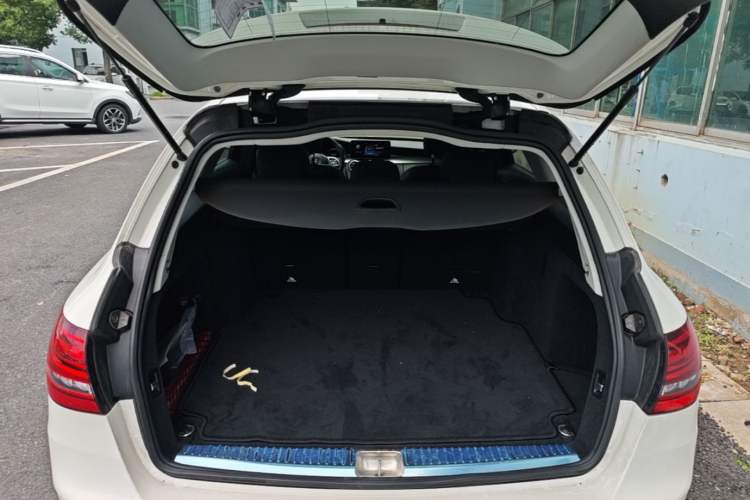 Used Mercedes-Benz C-Class 2019 C 260 Estate Trunk