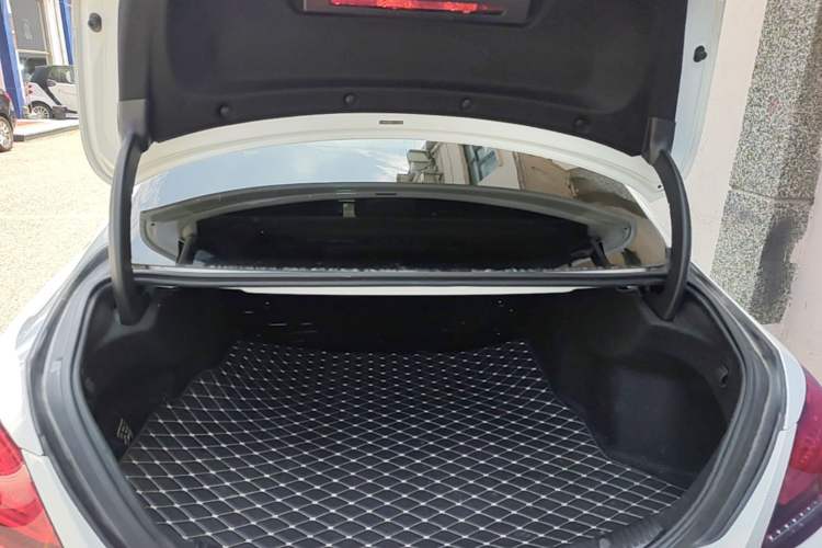 Used Mercedes-Benz C-Class 2019 C 180 L Fashion Edition Sport Version Trunk