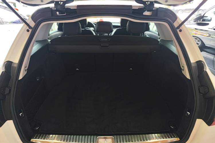 Used Mercedes-Benz C-Class 2019 C 260 Estate Trunk