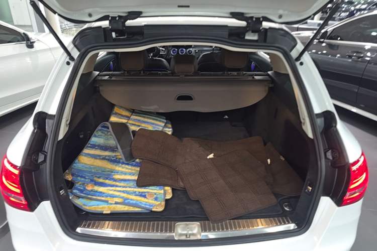 Used Mercedes-Benz C-Class 2019 C 260 Estate Trunk