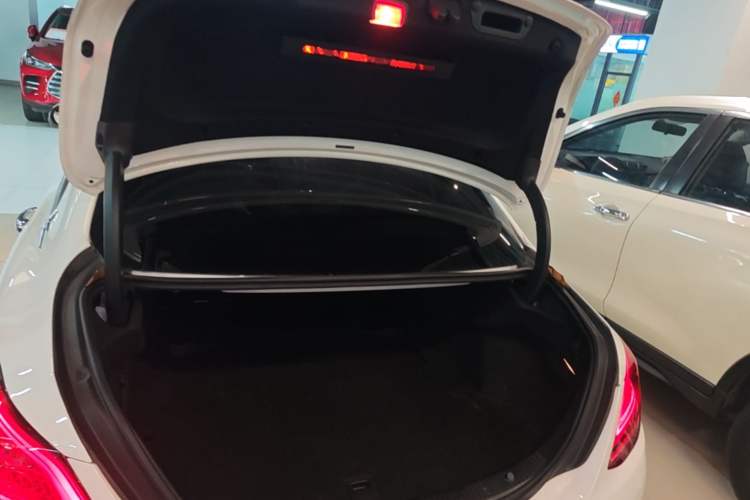 Used Mercedes-Benz C-Class 2019 C 180 L Fashion Edition Sport Version Trunk