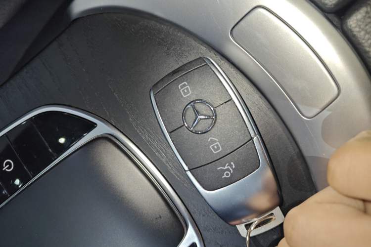Used Mercedes-Benz C-Class 2019 Restyled C 260 L Sport Edition Vehicle Key