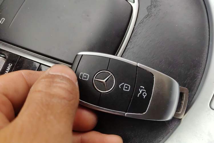 Used Mercedes-Benz C-Class 2019 Restyled C 260 L Sport Edition Vehicle Key