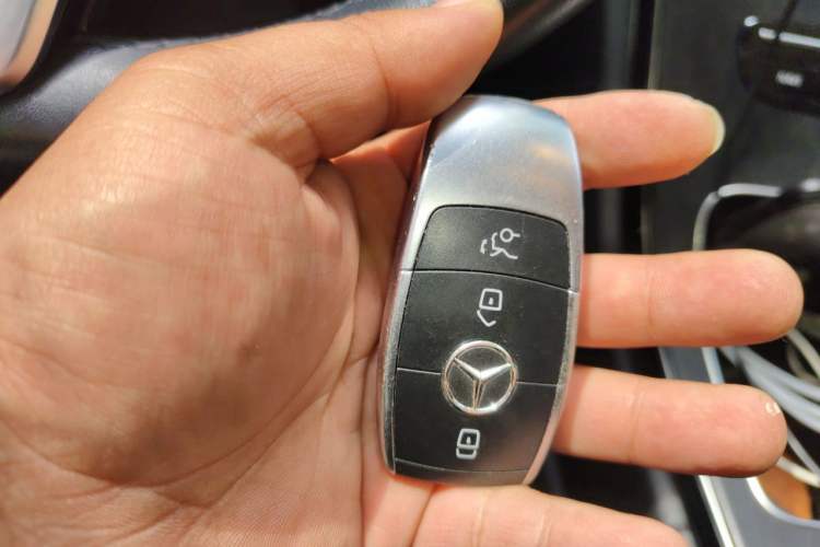 Used Mercedes-Benz C-Class 2019 C 260 L Sport Edition Vehicle Key