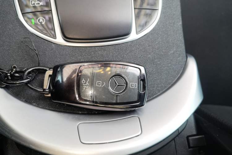 Used Mercedes-Benz C-Class 2019 C 260 L Sport Edition Vehicle Key