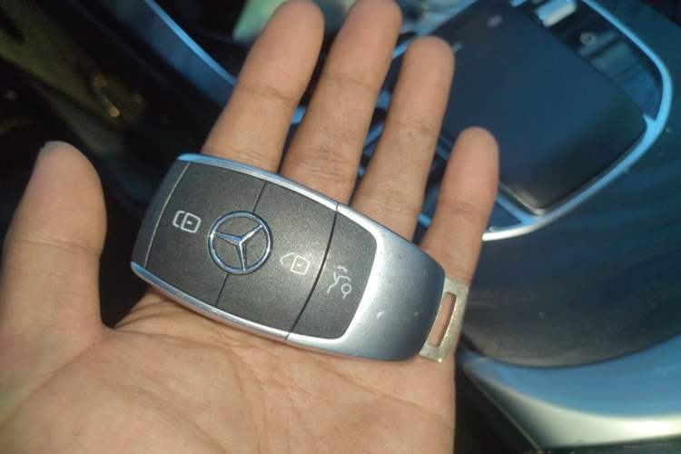 Used Mercedes-Benz C-Class 2019 C 260 L Sport Edition Vehicle Key