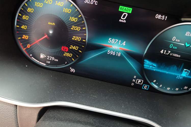 Used Mercedes-Benz C-Class 2019 Restyled C 260 L Sport Edition Odometer Close Up
