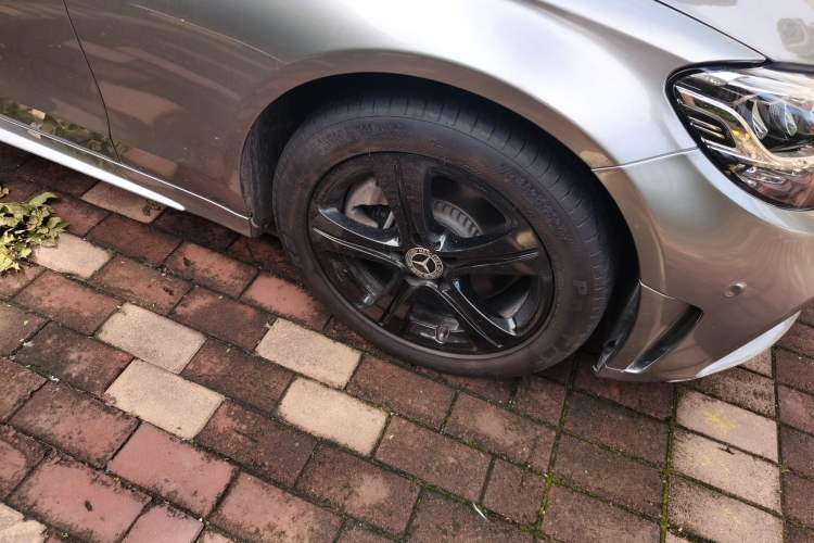 Used Mercedes-Benz C-Class 2019 Restyled C 260 L Sport Edition Right Front Wheel Hub
