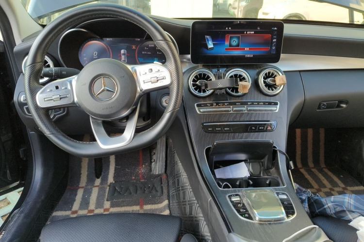 Used Mercedes-Benz C-Class 2020 Restyled C 200 L Dynamic Sports Edition Center Console