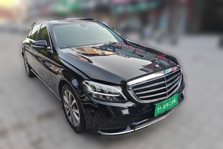 Used Mercedes-Benz C-Class 2020 Facelift C 260 L Front Right 45 Deg