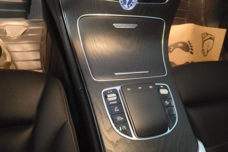 Used Mercedes-Benz C-Class 2020 Restyled C 260 L Sport Edition Gear Lever