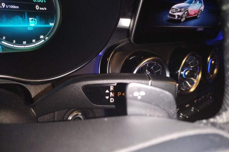 Used Mercedes-Benz C-Class 2020 C 260 L Sport Edition Gear Lever